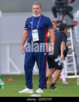 Doha, Qatar. 4 Dicembre 2020. Ange Postecoglou, capo allenatore di Yokohama F. Marinos, reagisce durante la partita del Gruppo H tra Yokohama F. Marinos del Giappone e Sydney FC d'Australia alla AFC Champions League 2020 a Doha, capitale del Qatar, 4 dicembre 2020. Credit: Nikku/Xinhua/Alamy Live News Foto Stock
