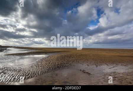 Cielo nuvoloso su Solway Firth in Cumbria Foto Stock