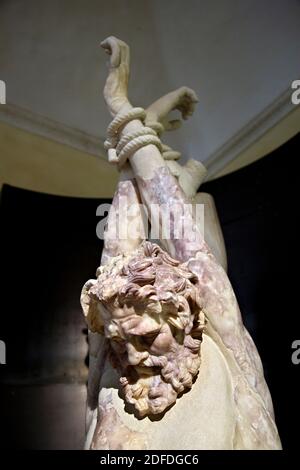 La monumentale statua di Marsyas appesa ad un albero in sale degli Horti di Meceniani i, Musei Capitolini. Foto Stock