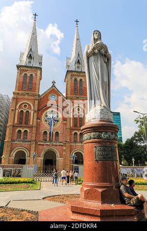 Cattedrale di Notre-Dame Basilica di Saigon, ufficialmente Cattedrale Basilica di nostra Signora dell'Immacolata Concezione, ho Chi Minh City, Vietnam, Asia Foto Stock