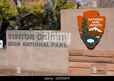 Vista generale del cartello del centro visitatori del Parco Nazionale di Zion, mercoledì 11 novembre 2020, a Springdale, Utah. (Dylan Stewart/immagine dello sport) Foto Stock