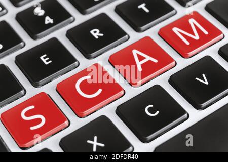 Internet e on-line frodi e truffe concetto. Scam Word sulla tastiera del computer. Foto Stock