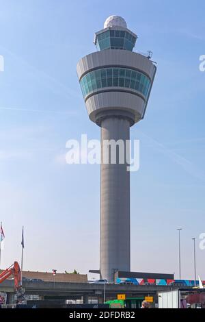 Amsterdam, Paesi Bassi - 14 maggio 2018: Torre di controllo all'aeroporto Schiphol di Amsterdam, Olanda. Foto Stock