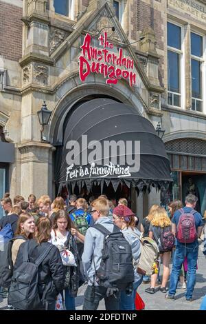 Amsterdam, Paesi Bassi - 16 maggio 2018: Folla di turisti alla famosa attrazione Dungeon ad Amsterdam, Olanda. Foto Stock