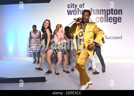 Donchez Dacres The Britains ha ottenuto il finalista di talento esibendosi nella sua città natale di Wolverhampton al City of Wolverhampton College 2018 Foto Stock