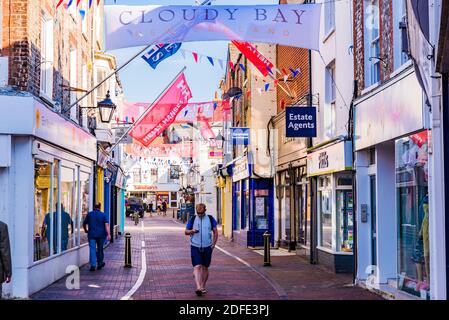 High St. Cowes, Isle of Wight, Inghilterra, Regno Unito, Europa Foto Stock