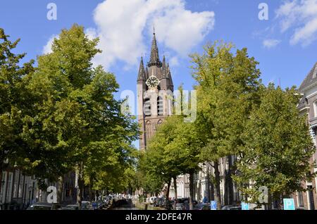 Torre Pendente della Chiesa di Oude a Delft, Paesi Bassi Foto Stock