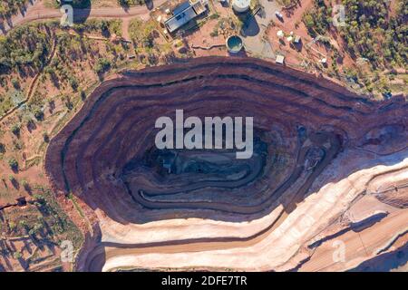 Miniera d'oro a taglio aperto a Cobar, nell'estremo ovest del nuovo Galles del Sud, Australia. Foto Stock