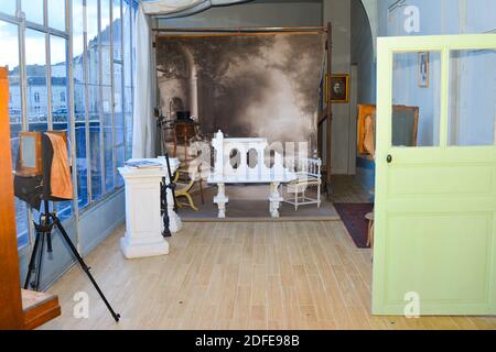 SABLE-SUR-SARTHE, FRANCIA - 6 NOVEMBRE 2016: Atelier Malicot. Vecchio studio fotografico. Foto Stock