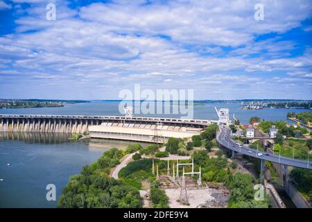 La più grande centrale idroelettrica sul fiume Dnieper a Zaporozhye. Foto Stock