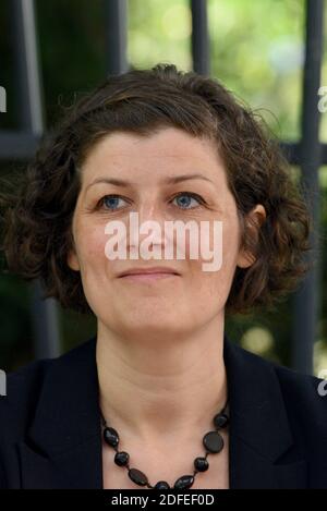 Jeanne Barseghian, Syamak Agha Babaei, Catherine Trautmann, Marie Hoffsess e membri del nuovo team comunale ed Eurometropoli in occasione di una conferenza stampa. Jeanne Barseghian diventerà ufficialmente sindaco di Strasburgo sabato 4 luglio 2020. Strasburgo, Francia nordorientale, il 4 luglio 2020. Foto di Nicolas Roses/ABACAPRESS.COM Foto Stock