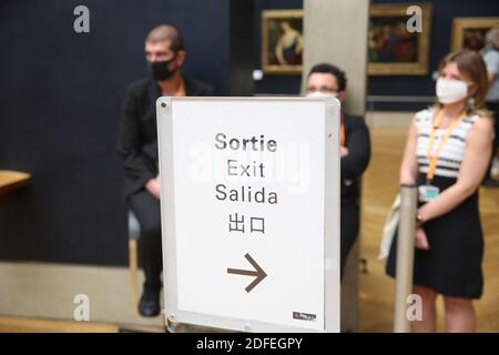 Riapertura del museo più visitato al mondo, il Louvre dopo mesi di chiusura a causa della pandemia del Covid-19 il 6 luglio 2020 a Parigi, Francia. Il Musée du Louvre, il Carrousel e i giardini delle Tuileries sono aperti. Per garantire condizioni ottimali, tutti i visitatori dovranno prenotare un time slot e indossare una maschera nel museo. Foto di Jerome Domine/ABACAPRESS.COM Foto Stock