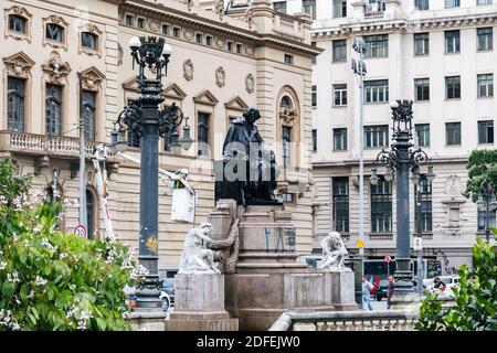 Monumento a Antonio Carlos Gomes, musicista e compositore brasiliano - di Luigi (Luiz) Brizzolara, scultore italiano, nel 1922, a Praça Ramos de Azevedo Foto Stock