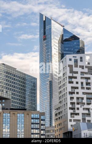 Parigi, Francia - 13 giu 2020: Moderni grattacieli della sede centrale a la Defense Foto Stock