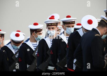 I marinai, indossando la maschera facciale, si preparano per la sfilata della Bastiglia del 14 luglio a Place de la Concorde a Parigi il 14 luglio 2020. La Francia tiene una cerimonia molto più piccola dopo che la parata annuale è stata annullata a causa dei requisiti di distanza sociale del coronavirus, sostituendola con un tributo agli operatori sanitari che combattono la pandemia. La parata annuale segna il 1789 luglio 14, l'assalto della fortezza della Bastiglia a Parigi durante la Rivoluzione Francese, ed è stata tenuta sugli Champs-Elysees dalla prima Guerra Mondiale Foto di Eliot Blondt/ABACAPRESS.COM Foto Stock