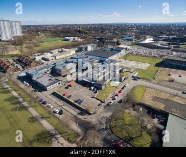 Veduta aerea del drone del DrumChapel Shopping Centre Glasgow Foto Stock