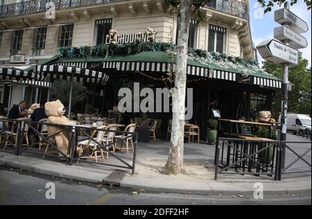 Atmosfera nelle strade di Parigi a Saint Germain des Pres, la Brasserie le Choupinet vicino al jardin du Luxembourg, a Parigi, Francia, il 20 luglio 2020. Foto di Denis Guignebourg/ABACAPRESS.COM Foto Stock