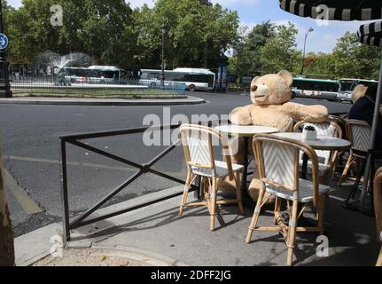 Atmosfera nelle strade di Parigi a Saint Germain des Pres, la Brasserie le Choupinet vicino al jardin du Luxembourg, a Parigi, Francia, il 20 luglio 2020. Foto di Denis Guignebourg/ABACAPRESS.COM Foto Stock
