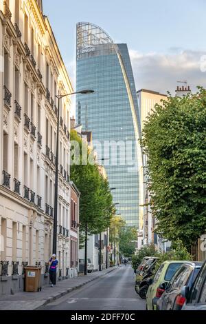 Parigi, Francia - 21 giugno 2020: Vista sulla strada del Tour T1 Engie a la Defense Foto Stock