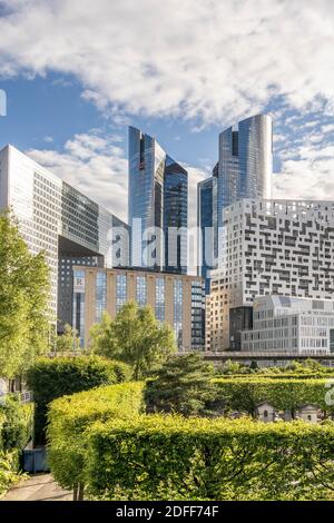 Parigi, Francia - 13 giu 2020: Moderni grattacieli della sede centrale a la Defense Foto Stock