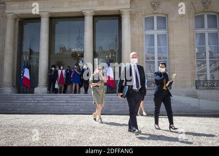 Ministro francese junior per l'istruzione prioritaria, Ministro francese dello sport giovanile Roxana Maracineanu, Ministro francese per l'istruzione, la gioventù e lo sport Jean-Michel Blanquer e Ministro junior per la gioventù Sarah El Hairy lasciano il palazzo Elysee dopo la riunione settimanale del gabinetto, il 29 luglio 2020 a Parigi, Francia. Foto di Eliot Blondt/ABACAPRESS.COM Foto Stock