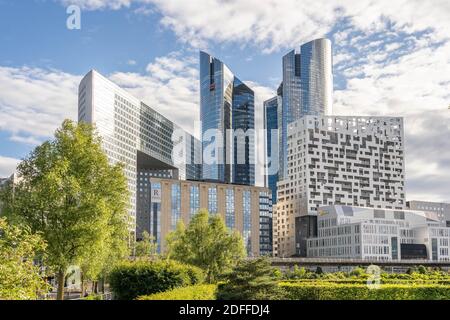 Parigi, Francia - 13 giu 2020: Moderni grattacieli della sede centrale a la Defense Foto Stock