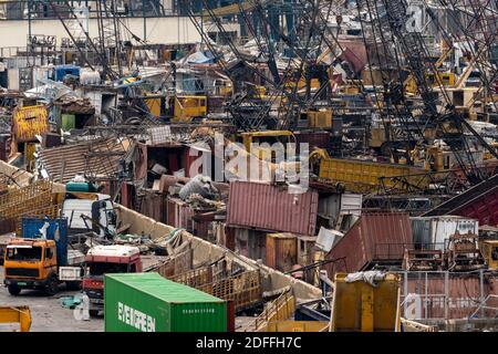 Le persone che si avvicinano al porto, sul luogo dell'esplosione, il 3° giorno dopo un'enorme esplosione sconosciuta al porto di Beirut, in Libano, il 7 agosto 2020. Foto di Ammar Abd Rabbo/ABACAPRESS.COM Foto Stock