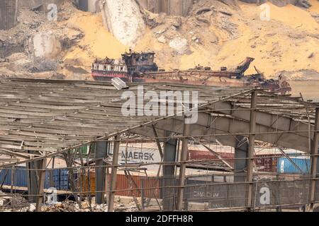 Le persone che si avvicinano al porto, sul luogo dell'esplosione, il 3° giorno dopo un'enorme esplosione sconosciuta al porto di Beirut, in Libano, il 7 agosto 2020. Foto di Ammar Abd Rabbo/ABACAPRESS.COM Foto Stock