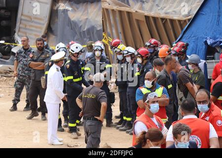 La squadra francese di ricerca e soccorso SECURITE civile (sicurezza civile) a Beirut, Libano , il 06 agosto 2020, in quanto la Francia invia a Beirut esperti di ricerca e salvataggio a bordo di tre aerei militari caricati con una clinica mobile e tonnellate di attrezzature mediche, Un giorno dopo una potente esplosione che ha attraversato la capitale libanese, dovuta all'accensione di un enorme deposito di nitrato di ammonio nel porto principale della città. I servizi di emergenza francesi sono ora impegnati nella costruzione di valutazioni di stabilità consolidamento a partire da oggi perizie, scuole francesi situate a Beirut. Altre squadre rimangono in soccorso e di compensazione ma Th Foto Stock