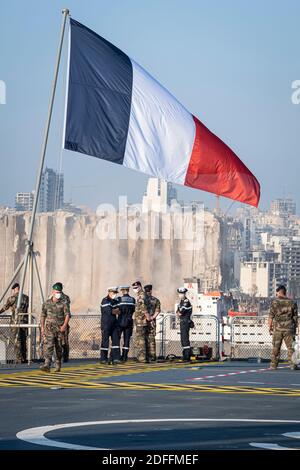 Consegna foto della nave anfibia di classe Mistral della Marina francese Tonnerre arriva a Beirut, in Libano, venerdì 14 agosto 2020, con notevoli risorse materiali e umane per aiutare le operazioni di bonifica dopo l’esplosione che ha devastato gran parte della capitale libanese. Foto di Marine Nationale via ABACAPRESS.COM Foto Stock