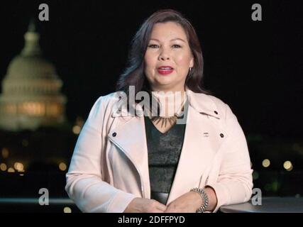 In questa immagine del video feed della Convenzione Nazionale Democratica, il senatore degli Stati Uniti Tammy Duckworth (democratico dell'Illinois) fa osservazioni sull'ultima notte della convenzione giovedì 20 agosto 2020. Foto di Democratic National Convention via CNP/ABACAPRESS.COM Foto Stock