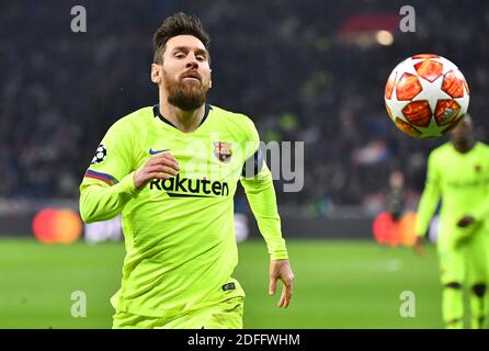 File photo - Lionel messi di Barcellona durante il turno della UEFA Champions League del 16 prima partita di calcio tra Lione (OL) e FC Barcellona il 19 febbraio 2019, allo stadio Groupama di Decines-Charpieu, vicino a Lione, Francia centro-orientale. Lionel messi, la star argentina del calcio, ha inviato una lettera a Barcellona per informare il club che vuole lasciare la squadra. Dopo l'umiliante sconfitta del 8-2 da parte del catalano da parte di Bayern Monaco nei quarti di finale della Champions League, il presidente del club Josep Maria Bartomeu ha detto a Barca TV: 'Molti hanno detto che vuole finire la carriera a Barca. Nel mese di luglio Foto Stock