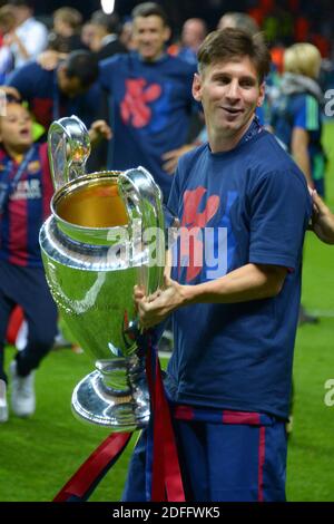 File photo - Lionel messi di Barcellona festeggia dopo aver vinto la partita di calcio della Champion's League Final, Barcellona vs Juventus a Berlino, Germania, il 6 giugno 2015. Barcellona ha vinto 3-1. Lionel messi, la star argentina del calcio, ha inviato una lettera a Barcellona per informare il club che vuole lasciare la squadra. Dopo l'umiliante sconfitta del 8-2 da parte del catalano da parte di Bayern Monaco nei quarti di finale della Champions League, il presidente del club Josep Maria Bartomeu ha detto a Barca TV: 'Molti hanno detto che vuole finire la carriera a Barca. Nel luglio 2017, Barcellona e messi hanno annunciato una proroga del contratto Foto Stock