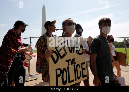 Migliaia di partecipanti si riuniscono per l'impegno 'Get Your Knee Off our Neck' marcia a sostegno della giustizia razziale a Washington il 28 agosto 2020. Foto di Yuri Grippas/ABACAPRESS.COM Foto Stock