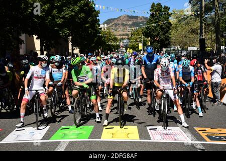 Handout. T.POGACAR (UAD), S.BENNETT (DQT), A.YATES (MTS) e B.COSNEFROY (ALM) durante la settima tappa del Tour de France 2020, Millau / Lavaur in Francia il 4 settembre 2020. Foto di Alex Broadway/ASO via ABACAPRESS.COM Foto Stock