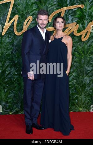 File foto datata 10 dicembre 2018 di David Beckham e Victoria Beckham che partecipano al Fashion Awards 2018 in collaborazione con Swarovski alla Royal Albert Hall di Londra, Regno Unito. I rapporti stanno circolando che Victoria e David Beckham hanno contratto Covid-19 all'inizio di quest'anno dopo la festa a Los Angeles. Secondo il quotidiano Sun, la coppia e alcuni parenti, amici e dipendenti sono scesi con il virus e hanno deciso di tenerlo segreto. La famiglia si sarebbe ammalata a marzo quando la coppia volò negli Stati Uniti per il signor Beckham per partecipare alle mansioni della sua squadra di calcio Inter Miami. Foto di Foto Stock