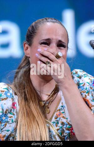 Il regista Ana Rocha de Sousa in posa con il Leone del futuro – Premio Venezia "Luigi De Laurentiis" per un film di debutto durante la cerimonia di chiusura nell'ambito del 77° Festival Internazionale del Cinema di Venezia il 12 settembre 2020. Foto di Aurore Marechal/ABACAPRESS.COM Foto Stock