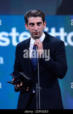 Il regista Pietro Castellitto si presenta con il Premio orizzonti come miglior sceneggiatura per il film 'i Predatori' durante la cerimonia di chiusura nell'ambito del 77° Festival Internazionale del Cinema di Venezia il 12 settembre 2020. Foto di Aurore Marechal/ABACAPRESS.COM Foto Stock