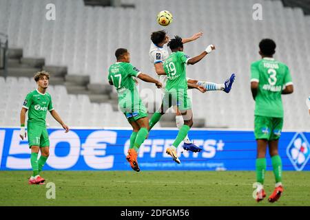 Leonardo Balerdi (OM) vs Yvan Neyou (ASSE) in azione durante la Ligue 1 Olympique de Marseille (OM) contro LA partita DI calcio di Saint-Etienne (ASSE) al Velodromo arancione, a Marsiglia, Francia il 17 settembre 2020. OM è stato sconfitto 0-2. Foto di Julien Poupart/ABACAPRESS.COM Foto Stock