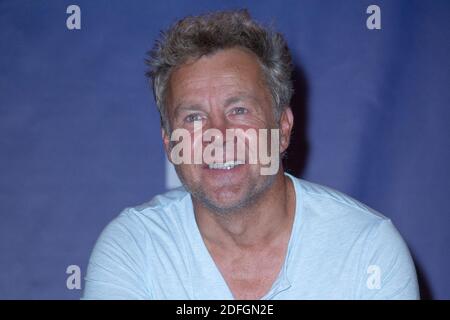 Fred Epaud partecipa al le Mensonge Photocall nell'ambito dell'edizione speciale del 22° Festival de la Fiction Televiselle che di solito si svolge a la Rochelle, ma a titolo eccezionale si svolge al teatro Folies Bergeres di Parigi, in Francia, a causa della crisi del Covid-19 del 18 settembre 2020. Foto di Aurore Marechal/ABACAPRESS.COM Foto Stock