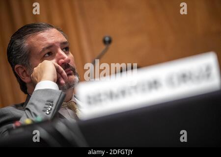 Il senatore repubblicano STATUNITENSE del Texas Ted Cruz presenta il Segretario per la sicurezza interna Chad Wolf al Comitato per la sicurezza interna e gli affari governativi del Senato per la sua audizione di conferma su Capitol Hill a Washington, DC, USA, 23 settembre 2020. Foto di Thew Shawn/Pool/ABACAPRESS.COM Foto Stock