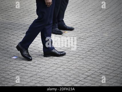 Il presidente francese Emmanuel Macron depone una corona davanti a un memoriale dedicato alle vittime delle uccisioni lituane del 1991 gennaio, nel cimitero di Antakalnis a Vilnius, il 29 settembre 2020, durante la sua visita ufficiale in Lituania e nella regione baltica. Foto di Eliot Blondt/ABACAPRESS.COM Foto Stock