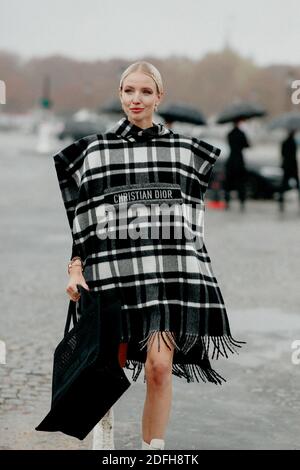 Street Style, Leonie Hanne arriverà allo spettacolo Dior Primavera Estate 2021, tenutosi a Tuileries Garden, Parigi, Francia, il 29 settembre 2020. Foto di Marie-Paola Bertrand-Hillion/ABACAPRESS.COM Foto Stock