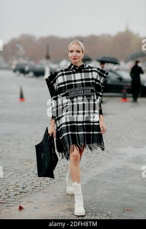 Street Style, Leonie Hanne arriverà allo spettacolo Dior Primavera Estate 2021, tenutosi a Tuileries Garden, Parigi, Francia, il 29 settembre 2020. Foto di Marie-Paola Bertrand-Hillion/ABACAPRESS.COM Foto Stock