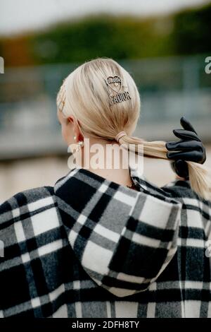 Street Style, Leonie Hanne arriverà allo spettacolo Dior Primavera Estate 2021, tenutosi a Tuileries Garden, Parigi, Francia, il 29 settembre 2020. Foto di Marie-Paola Bertrand-Hillion/ABACAPRESS.COM Foto Stock