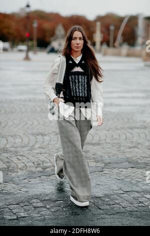 Street Style, Alice Barbier (J aime tout chez toi) in arrivo allo spettacolo Dior Primavera Estate 2021, tenuto a Tuileries Garden, Parigi, Francia, il 29 settembre 2020. Foto di Marie-Paola Bertrand-Hillion/ABACAPRESS.COM Foto Stock