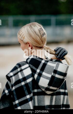 Street Style, Leonie Hanne arriverà allo spettacolo Dior Primavera Estate 2021, tenutosi a Tuileries Garden, Parigi, Francia, il 29 settembre 2020. Foto di Marie-Paola Bertrand-Hillion/ABACAPRESS.COM Foto Stock