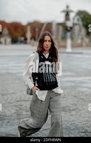 Street Style, Alice Barbier (J aime tout chez toi) in arrivo allo spettacolo Dior Primavera Estate 2021, tenuto a Tuileries Garden, Parigi, Francia, il 29 settembre 2020. Foto di Marie-Paola Bertrand-Hillion/ABACAPRESS.COM Foto Stock