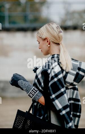 Street Style, Leonie Hanne arriverà allo spettacolo Dior Primavera Estate 2021, tenutosi a Tuileries Garden, Parigi, Francia, il 29 settembre 2020. Foto di Marie-Paola Bertrand-Hillion/ABACAPRESS.COM Foto Stock