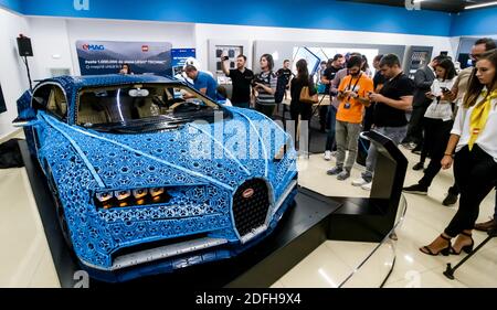 Bucarest, Romania - 26 Settembre 2019: una full-size Bugatti Chiron realizzato interamente con i mattoncini lego è presentato al pubblico durante un evento stampa in Buch Foto Stock
